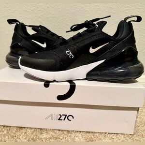 Nike Air Max 270 Black & White. Never worn!
